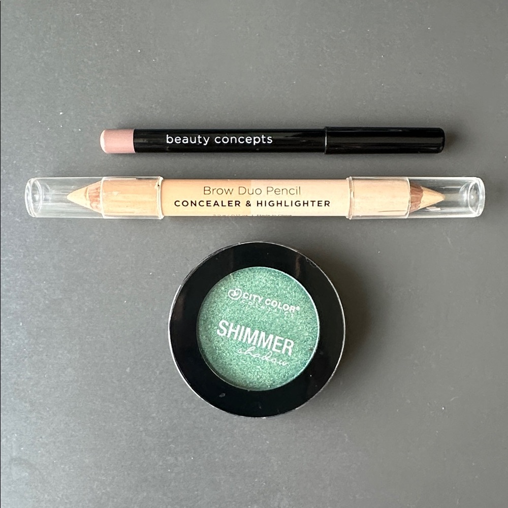 FREE W/ PURCHASE!!💄